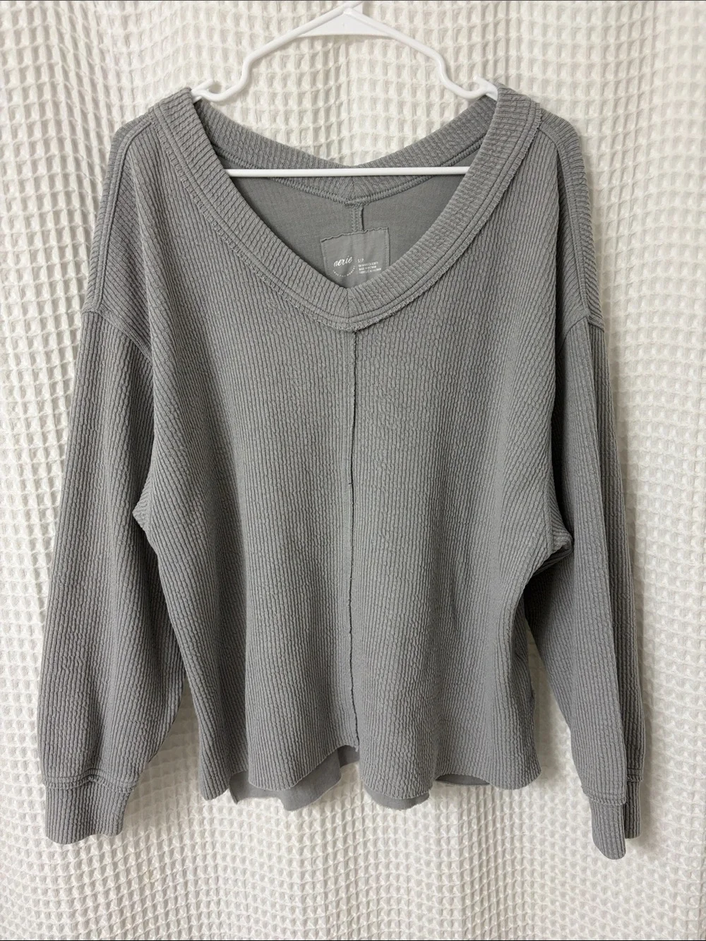 Aerie Wonder Textured Ribbed V-Neck Sweatshirt in Silver Shadow Small - Picture 3 of 6